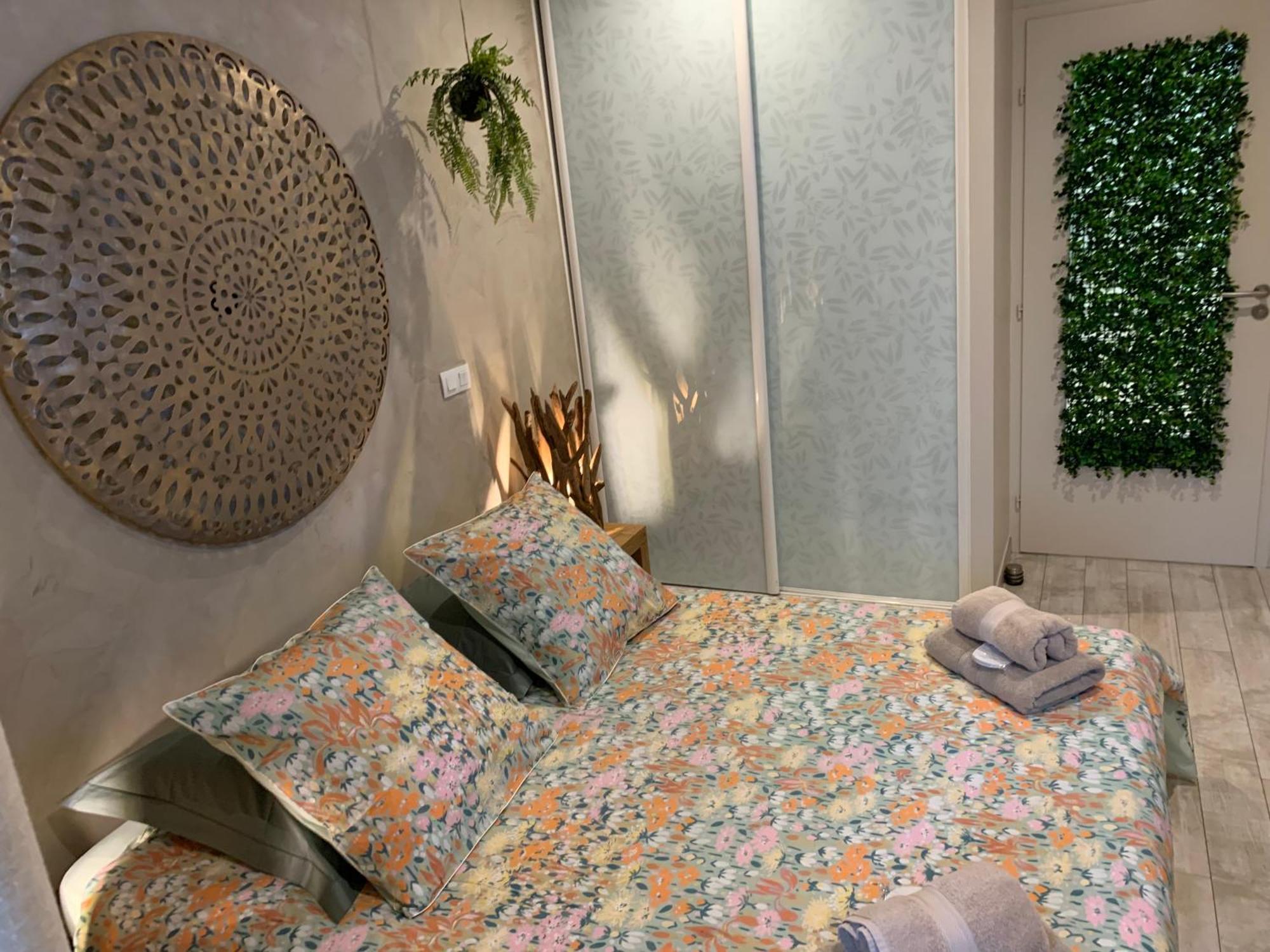 Le Paon Bleu Annecy Poisy Bed & Breakfast Exterior photo